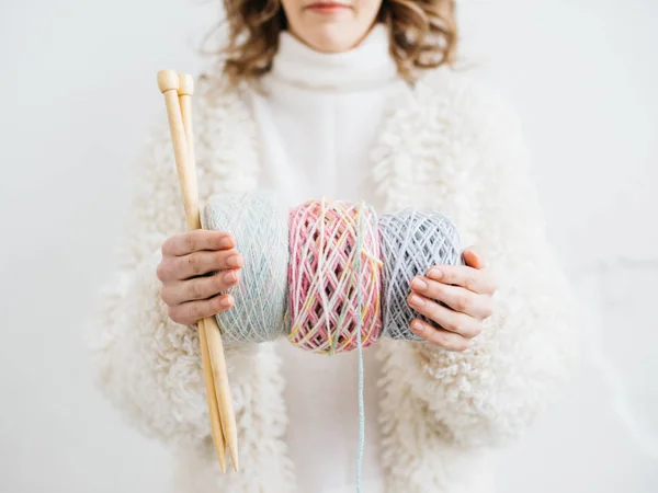 Closeup Pretty Young Woman White Woolen Clothes Knitting Needles Wool — Stock Photo, Image