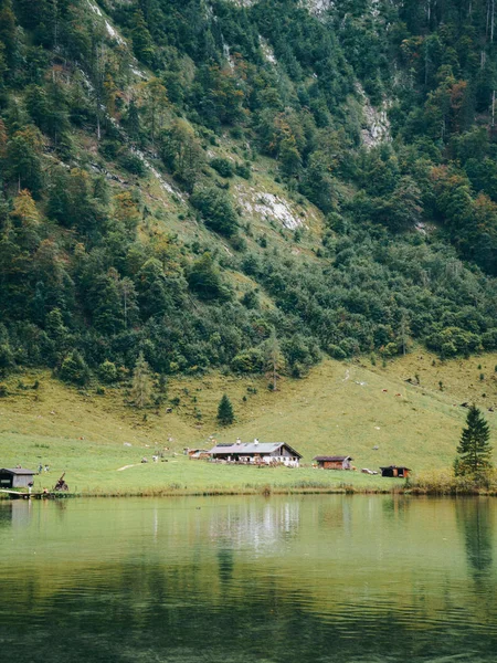 Lago Obersee Cénico Parque Nacional Berchtesgadener Casa Margem Lago Montanhas — Fotografia de Stock