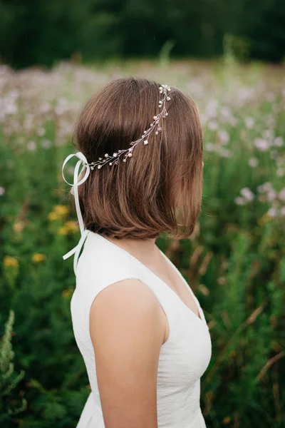 Bride with simple hairstyle decorated by hair accessory