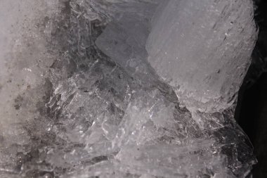 Rüşvet. Kaynak suyu donmuş buz kristalleri.