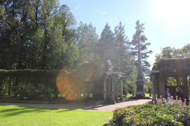 Peter, bir tarihi büyük ve güzel mimari ile en eski Rus şehirlerden biri. Bu şehirde inanılmaz, iradeli insanlar yaşıyor. Park, Park alanı