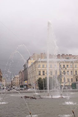 şehir şehir güzel heykel. Peter, bir tarihi büyük ve güzel mimari ile en eski Rus şehirlerden biri. Şaşırtıcı, iradeli insanlar bu şehirde yaşıyorum.