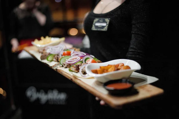 Waitress Brings Dish Tray Meat Vegetables — Stock Photo, Image