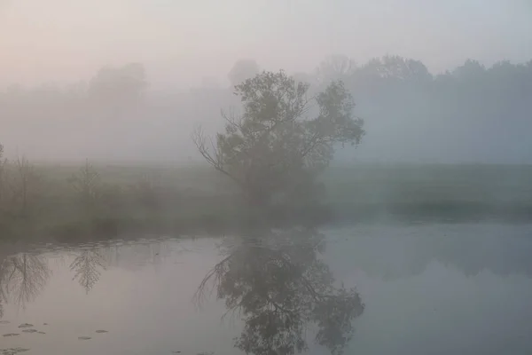 Nebliger Morgen Morgendämmerung Außerhalb Der Stadt Wird Ein Warmer Tag — Stockfoto