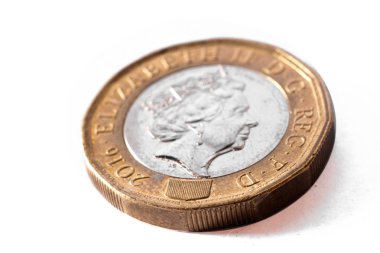 Beyaz arkaplanda izole edilmiş 1 pound para