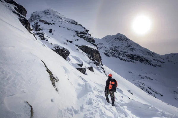 Escalada Caminhadas Montanha Inverno Montanhas Tatra Com Pico Koscielec Cenário — Fotografia de Stock