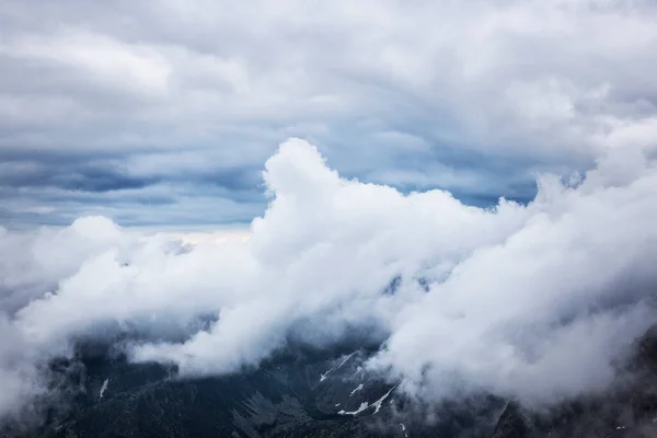 Nuvens Enormes Nas Montanhas Montanhas Tatra Com Atmosfera Nublada — Fotografia de Stock