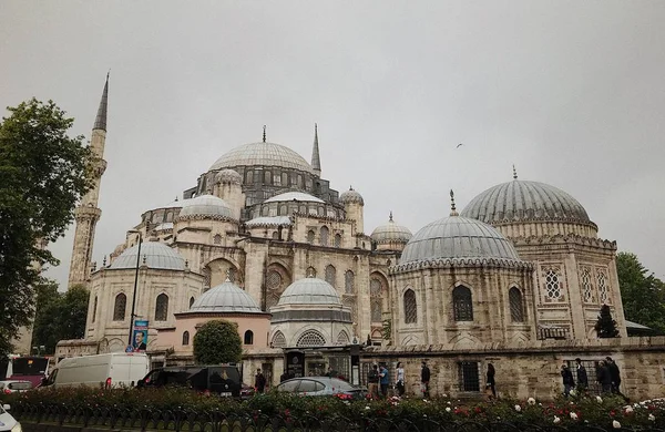 Touristes Marchant Près Mosquée Bleue Istanbul Turquie — Photo