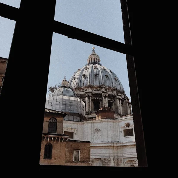 베드로 대성당 바티칸에 창에서 — 스톡 사진