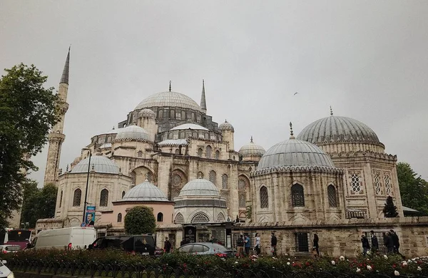 Туристи Ходьба Поблизу Блакитної Мечеті Стамбул Туреччина — стокове фото