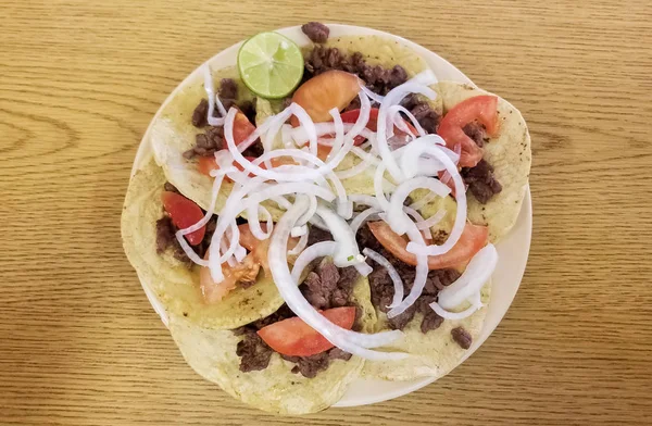 Tasty Bistec Taco Steak Onion Tomato Red Sauce Avocado Lemon — Stock Photo, Image