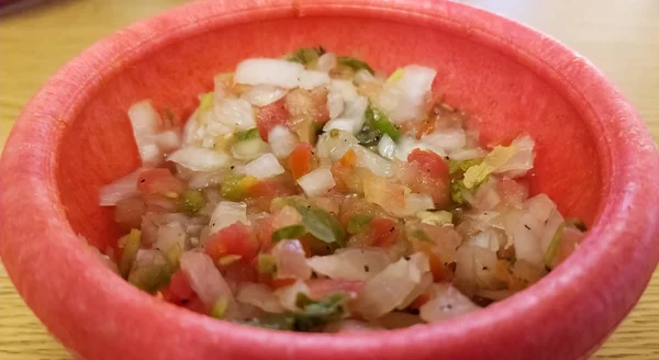 Close Pink Ceramic Bowl Pico Gallo Typical Mexican Food Tomato — Stock Photo, Image