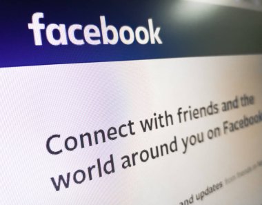 Facebook Web sayfası. Facebook 'ta arkadaşlarınızla ve çevrenizdeki dünya ile bağlanın. Sosyal ağ.