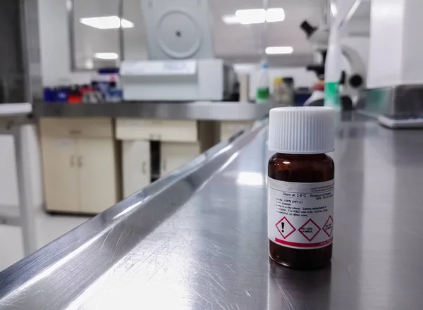 Flacone Ambra Vetro Scuro Conservazione Una Sostanza Chimica Laboratorio Scientifico — Foto Stock