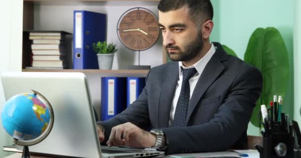 Young Business Man Working Laptop Modern Office — Stock Video