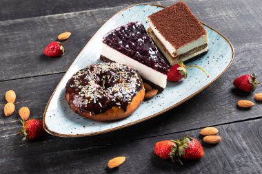 Güzel çörek, çikolatalı pasta, tiramisu, güzel manzara.