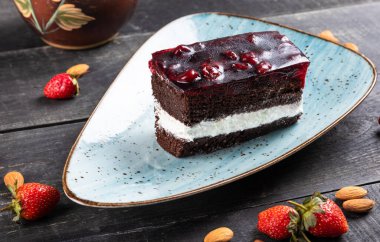 Güzel çikolatalı pasta. Yakın çekim.