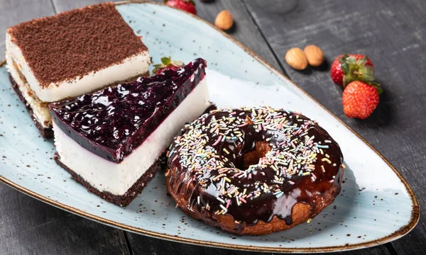 Mooie Donut Chocoladetaart Tiramisu Bovenaanzicht — Stockfoto