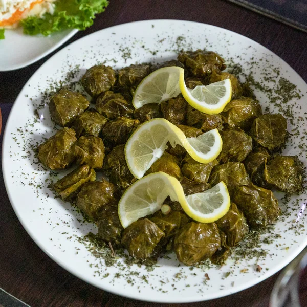 Dolma Savoureux Farine Viande Citron Dessus Vue Sur Dessus — Photo