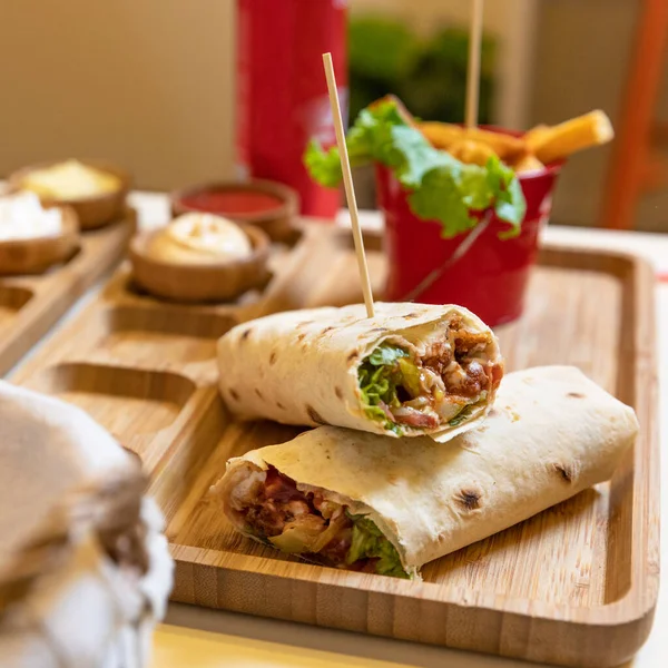 Lezzetli kebapçı, kapat.