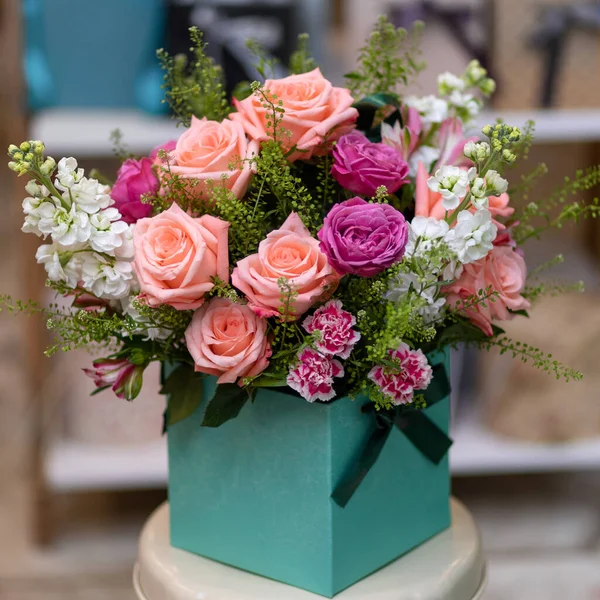 Kutudaki güzel çiçek buketi