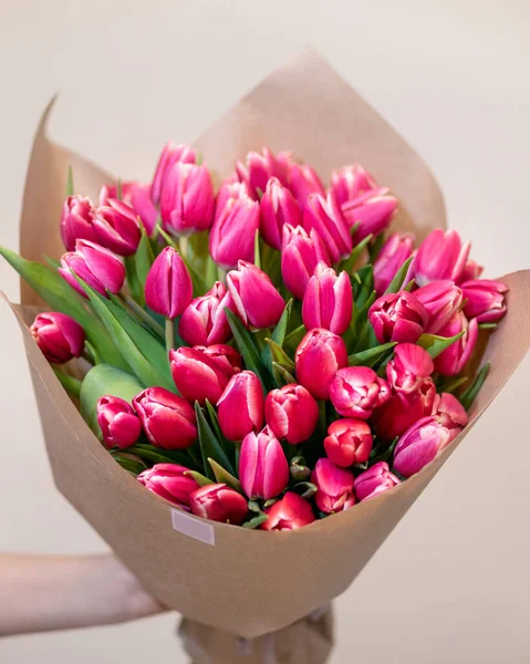 Rosafarbener Tulpan Blumenstrauß — Stockfoto
