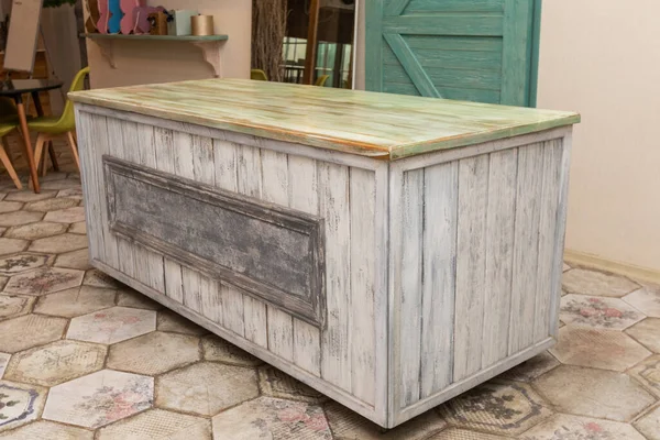 Empty Showcase Table Stool Sale — Stock Photo, Image