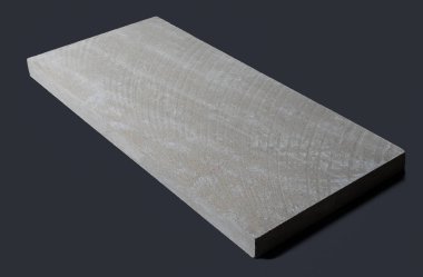 Sütunlarda alçı zarif dekorasyonlar, koyu arkaplan