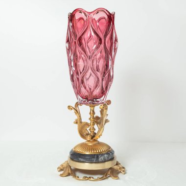 Beyaz zemin üzerinde izole kırmızı ev dekorasyon cam, kavanoz, seramik vazo