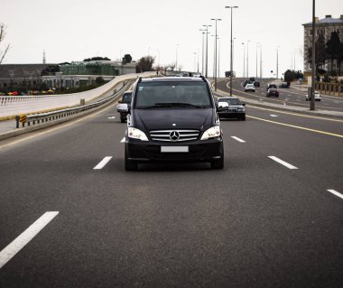 Bakü şehir manzaralı Mercedes-Benz Vito