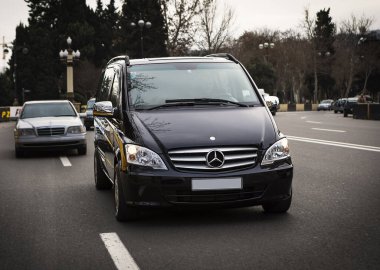 Bakü şehir manzaralı Mercedes-Benz Vito