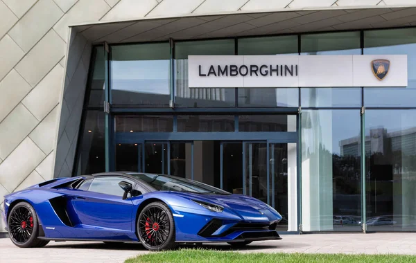 Lamborghini Aventador Bleu Extérieur Devant Magasin — Photo