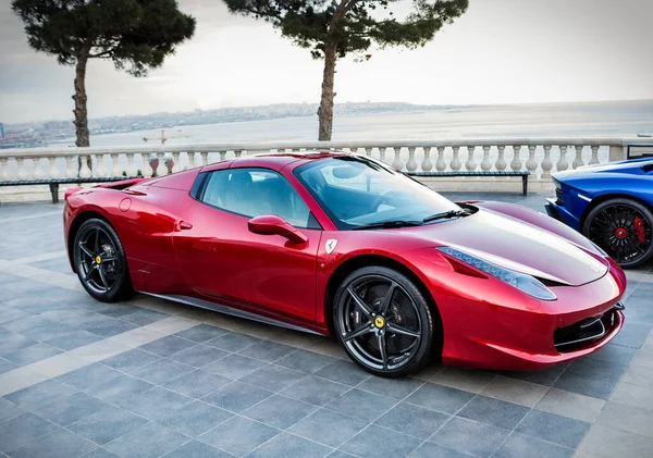 Ferrari Rouge Exposition Avec Autres Voitures Sport — Photo