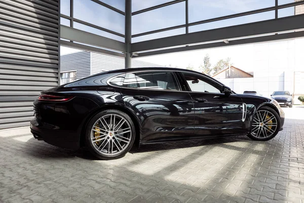 Porsche Panamera Turbo Noir Extérieur Vue Latérale — Photo