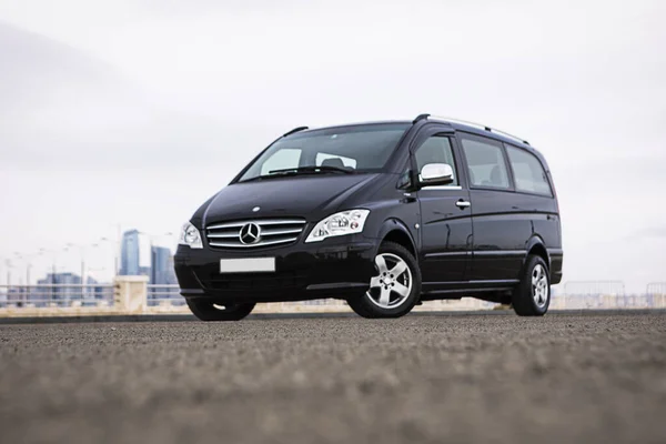Bakü şehir manzaralı Mercedes-Benz Vito