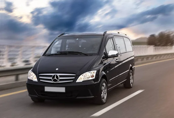 Bakü şehir manzaralı Mercedes-Benz Vito