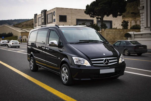 Bakü şehir manzaralı Mercedes-Benz Vito