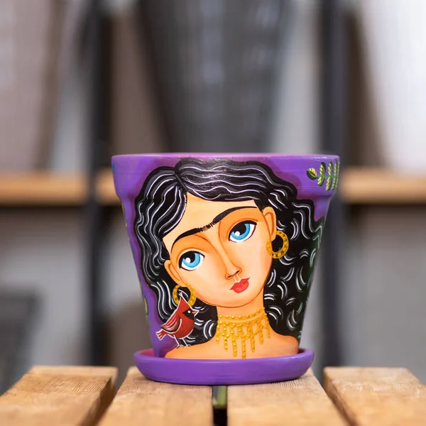 Purple Woman Face Painted Plant Pot — Stock Photo, Image