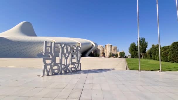 ハイダル アリエフ美術館ザハ ハディド建築家サインアップ — ストック動画