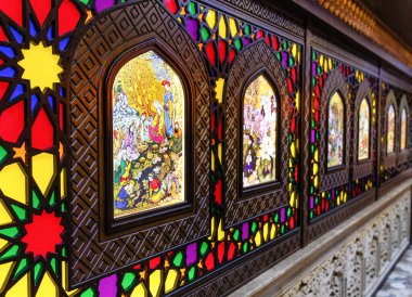 Eski Azerbaycan tarzı, duvarda resim.