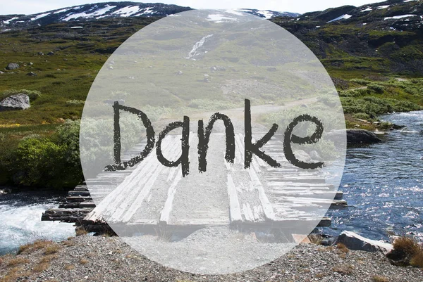 Puente en las montañas de Noruega, Danke significa Gracias — Foto de Stock