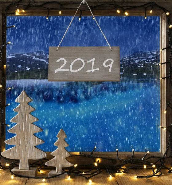 Fenster, Winterlandschaft mit verschneitem See, Text 2019 — Stockfoto