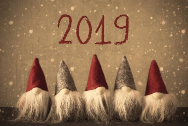 Cüceler, kar taneleri, metin 2019, Retro karlı çimento arka plan