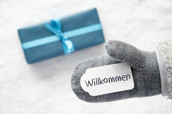 Бірюзові подарунок, рукавички, Willkommen засоби вітати, сніг — стокове фото