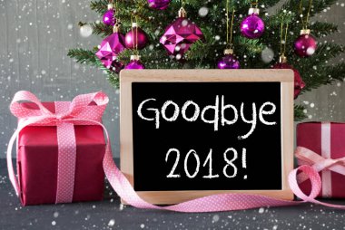 Ağaç hediyeler, kar taneleri, İngilizce metin elveda 2018 ile