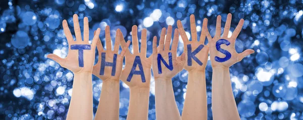 Mãos construindo palavra obrigado, brilhante e espumante fundo Bokeh — Fotografia de Stock