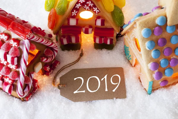Casa de jengibre colorido, Nieve, Texto 2019, Luz de la vela —  Fotos de Stock