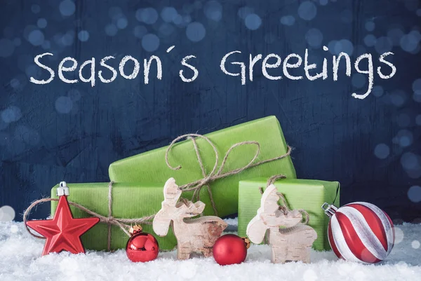 Groene Kerstcadeaus, sneeuw, Bokeh, tekst Seasons Greetings — Stockfoto