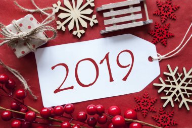 Kırmızı rustik Noel dekorasyonu, metin 2019 etiketle