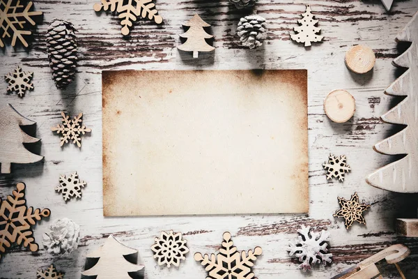 Nostalgische kerst decoratie, bruine papieren, kopie ruimte — Stockfoto